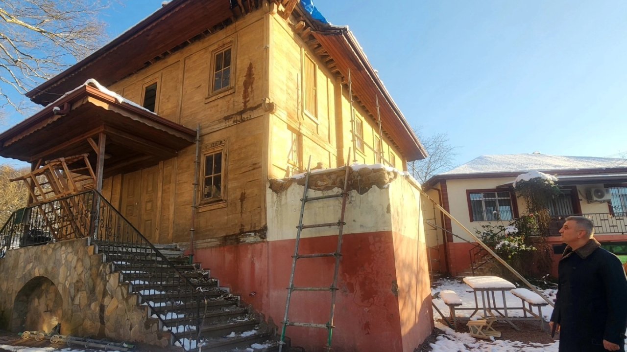 Tarihî Nüzhetiye Camii’nde restorasyon sürüyor