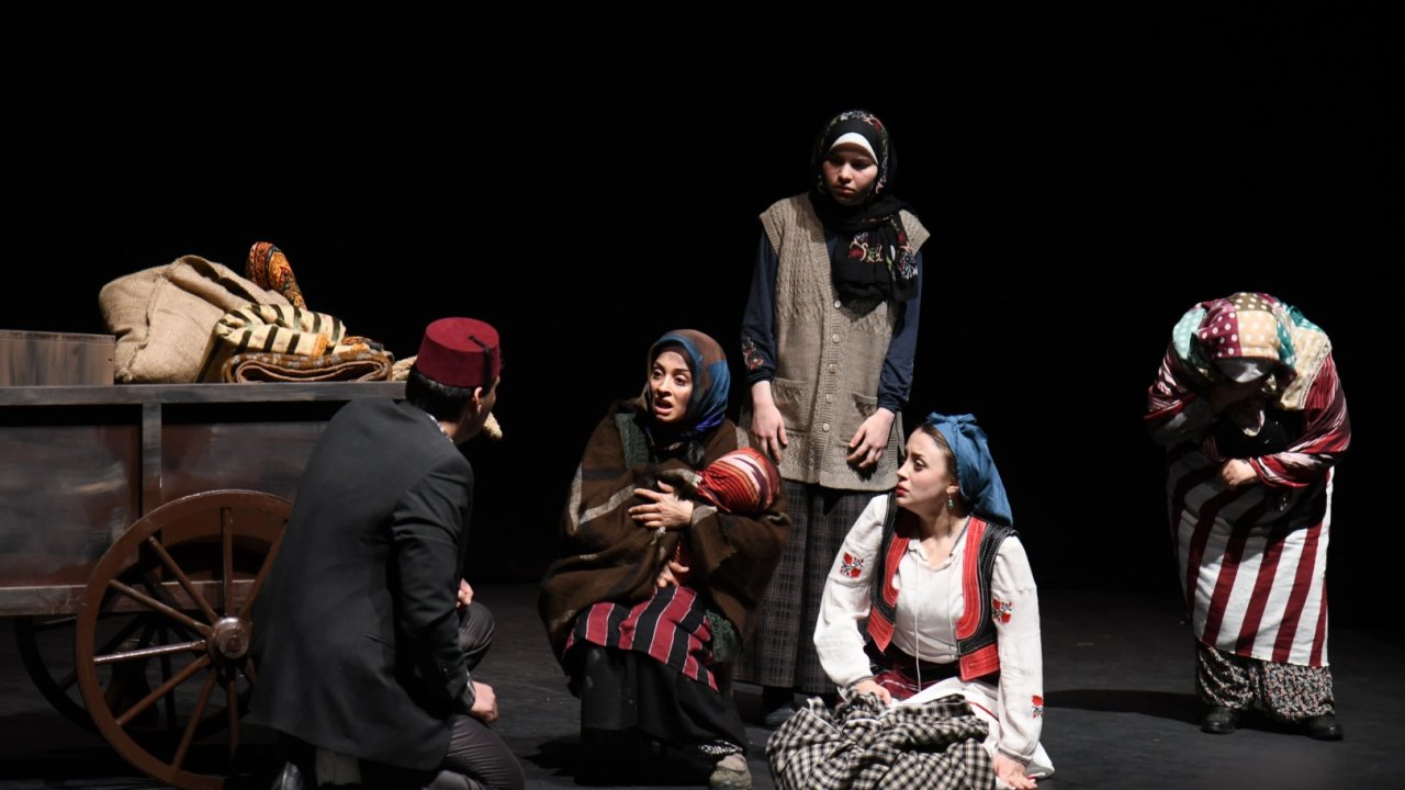 Trabzon’da ‘Muhacirlik’ oyunu prömiyer yaptı