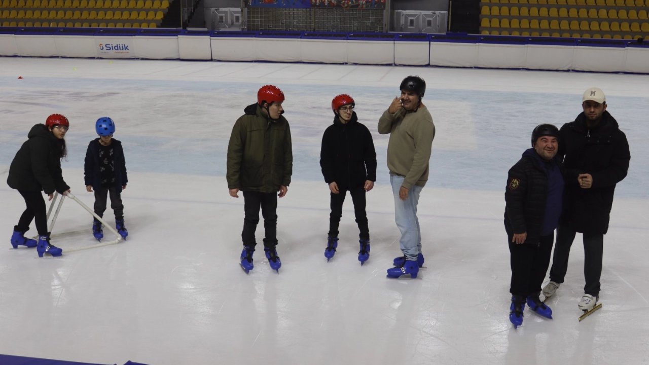 YADEV öğrencileri buz pistini sevdi