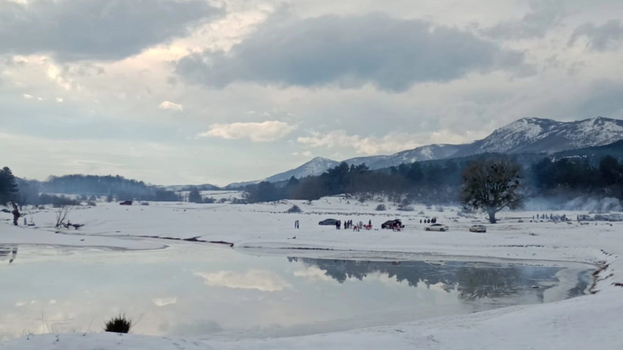 Ağlan Göleti kış güzelliğiyle büyüledi