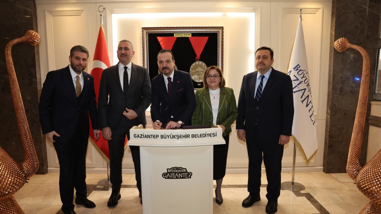 Ak Parti Genel Başkan Yardımcısı Zorlu, Başkan Şahin’i makamında ziyaret etti