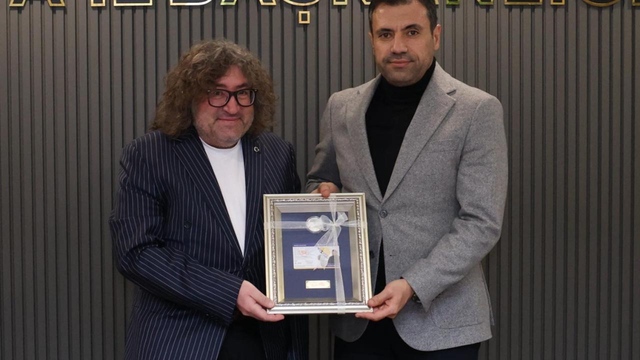 Aliya İzzetbegoviç'in hatıra parası hediye edildi