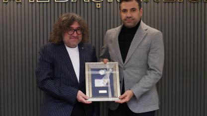 Aliya İzzetbegoviç'in hatıra parası hediye edildi