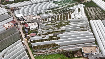 Antalya Büyükşehir Belediyesi afetin izlerini silmek için sahada