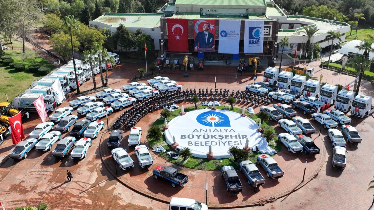 Antalya Büyükşehir Belediyesi araç filosunu güçlendirdi