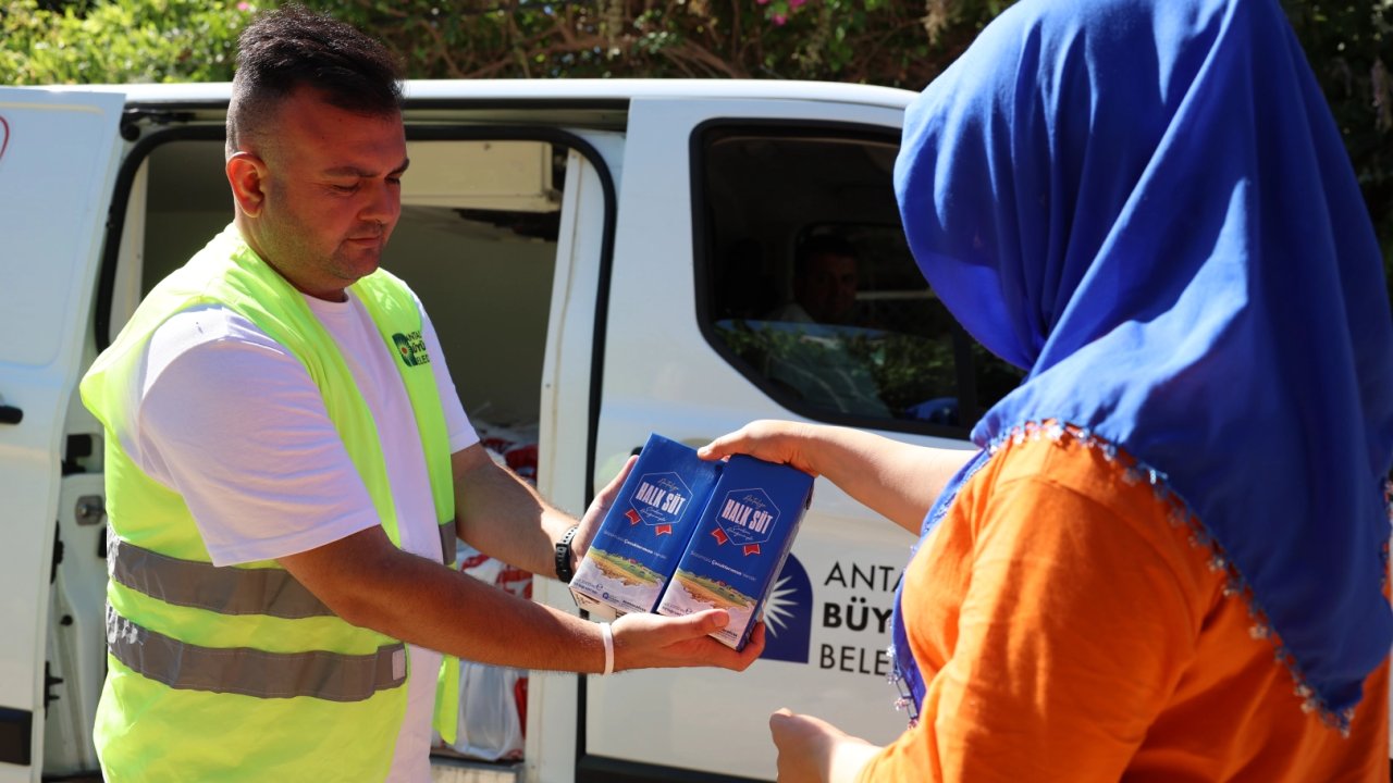 Antalya'da çocuklara 773 bin 400 litre süt desteği