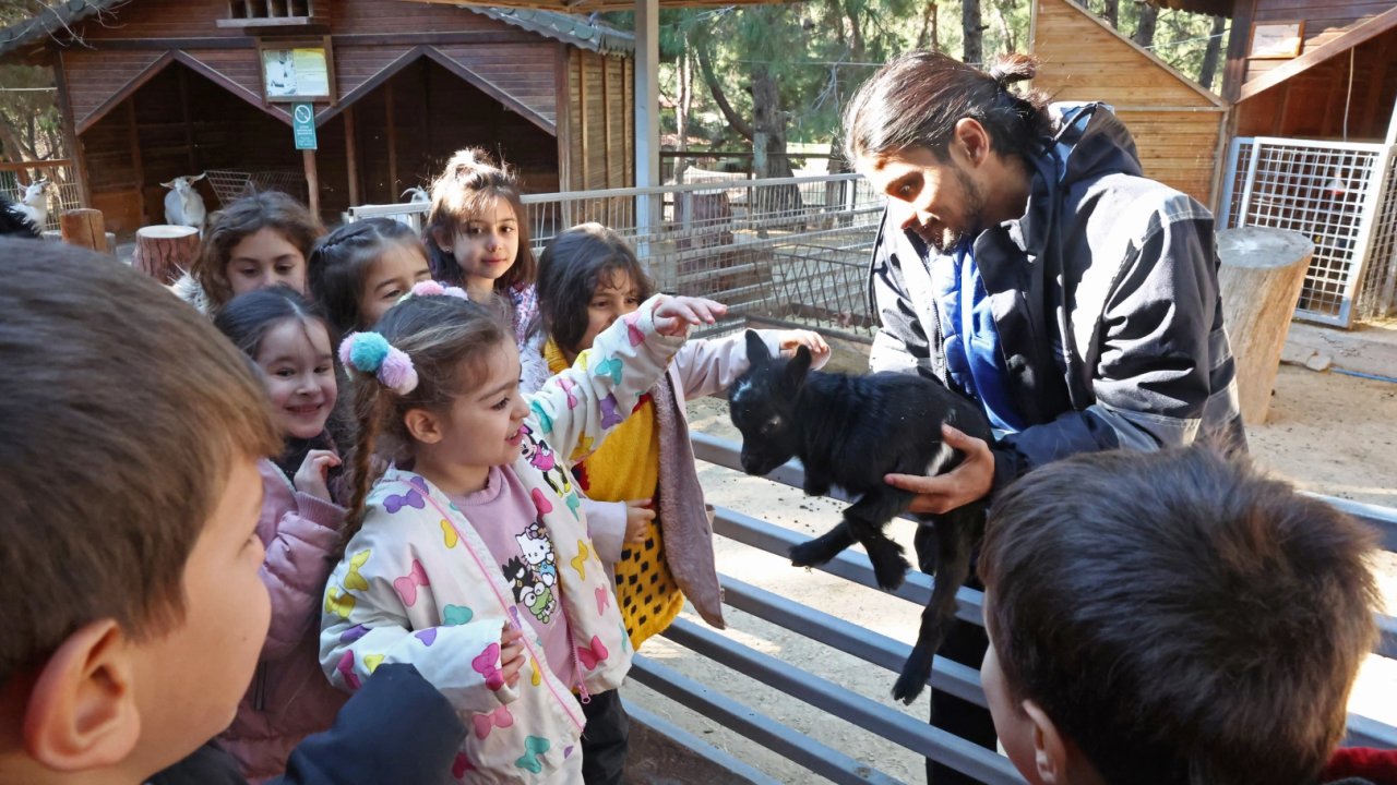 Antalya'da miniklere doğa ve hayvan sevgisi