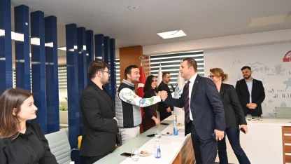 Balıkesir'de Başkan Akın gençlerle bir araya geldi