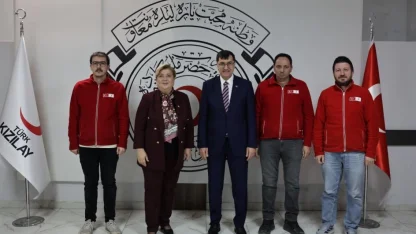 Başkan Kahveci'den Türk Kızılay Kütahya Şubesi’ne ziyaret