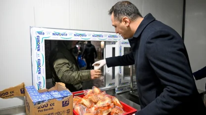 Bornova’da soğuk günlere karşı sıcak dayanışma