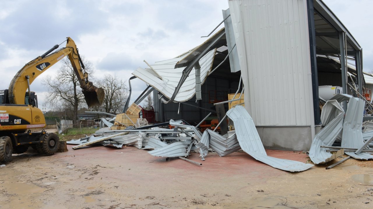 Bursa Nilüfer Belediyesi'nden kaçak yapılara yıkım