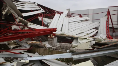 Bursa Nilüfer’de iki kaçak iş yeri yıkıldı
