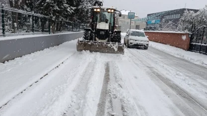 Bursa Nilüfer’de kar yağışına karşı kesintisiz mesai