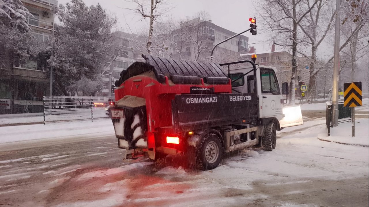 Bursa Osmangazi’de kar yağışına hızlı ve etkin müdahale