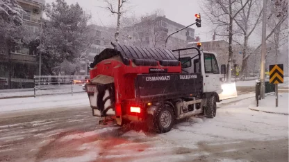 Bursa Osmangazi’de kar yağışına hızlı ve etkin müdahale