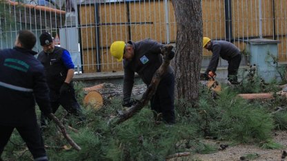 Bursa Osmangazi'de lodosa ve sağanağa hızlı müdahale
