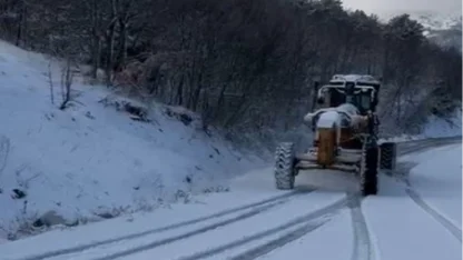 Bursa'da karla kaplı yollar Büyükşehir'le açılıyor