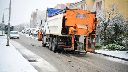 Çayırova’da karla mücadele sürüyor