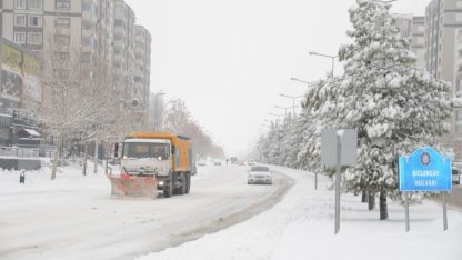 Diyarbakır’da kar yağışına karşı kesintisiz mücadele