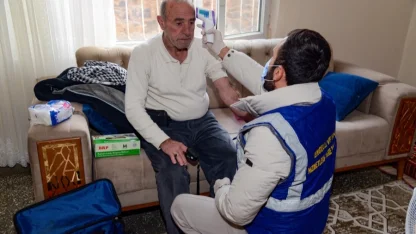 Diyarbakır'da yaşı ilerlemiş yurttaşlara evde bakım desteği