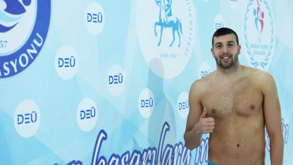 Dokuz Eylül kapılarını milli yüzücüye açtı