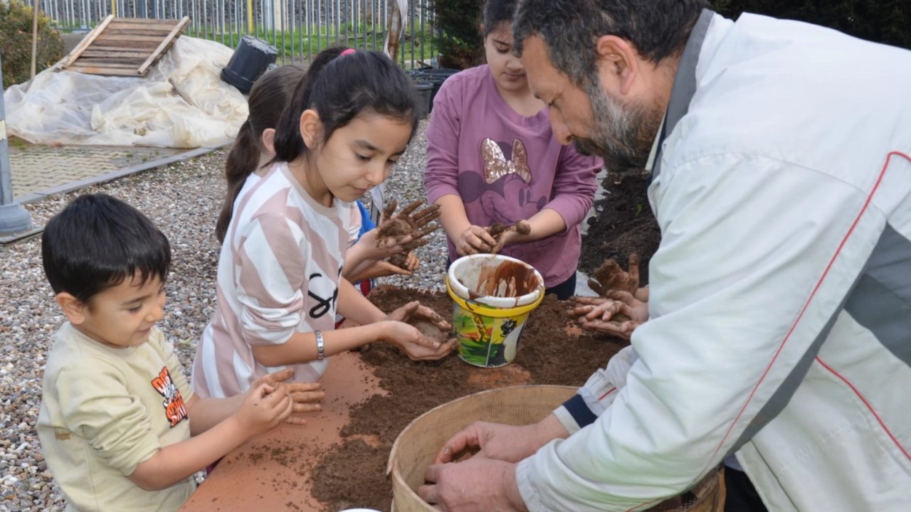 Efes Selçuk’ta üretici pazarı etkinliklerle renkleniyor