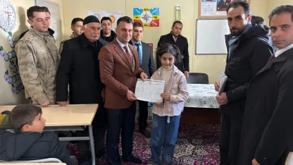 Erzurum'da şehit çocuklarının ilk karne heyecanı paylaşıldı
