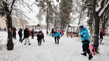 Gaziantep Büyükşehir, karın tadını çıkaran çocuklara eşlik etti