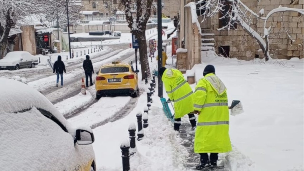Gaziantep karla mücadelede yaya güvenliğini aksatmıyor