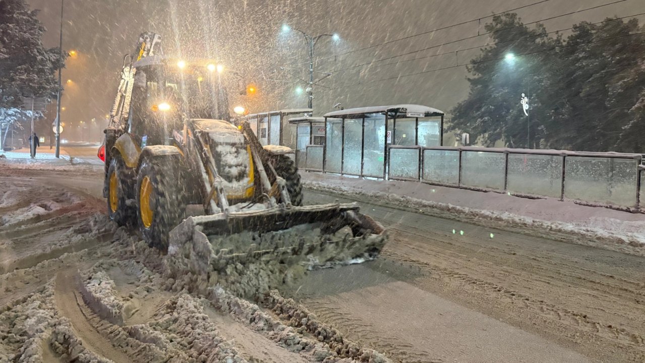 Gaziantep’te Büyükşehir ekipleri kar yağışına karşı görevde