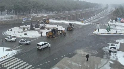 Gaziantep’te karla mücadeleye tüm hızıyla devam
