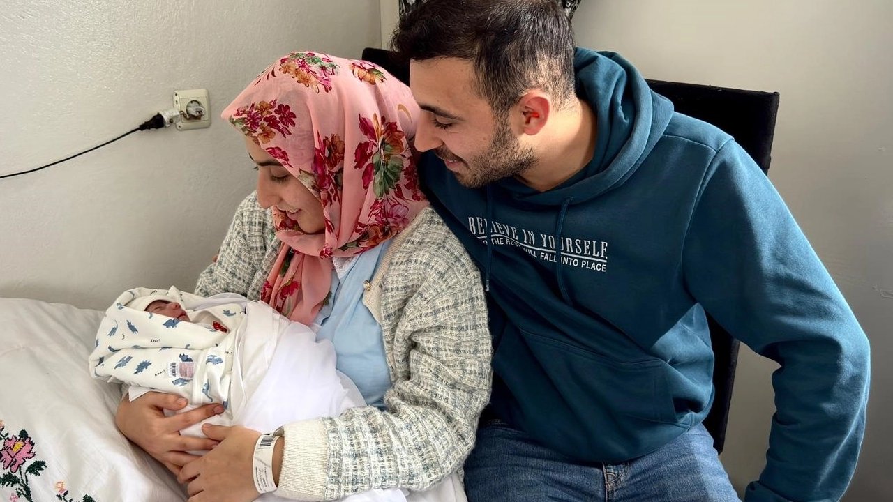 Gaziantep'te yeni yılın ilk bebeği güvenle ulaştırıldı