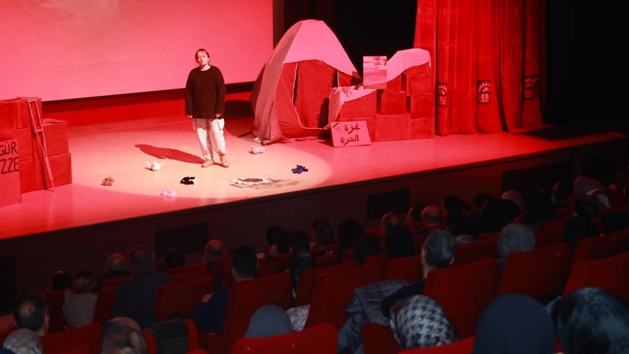 Gazze’de kadın olmanın hikayesi sahneye taşındı