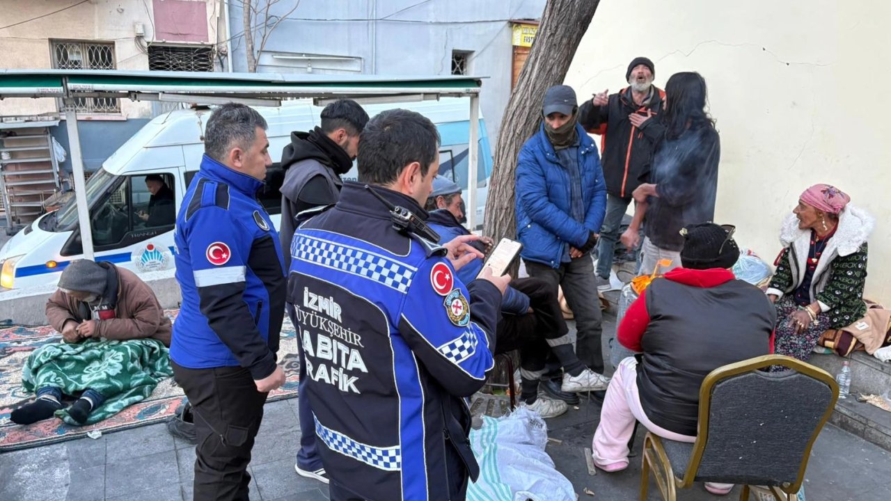 Hava soğuk ancak İzmir'de kimse yalnız değil!