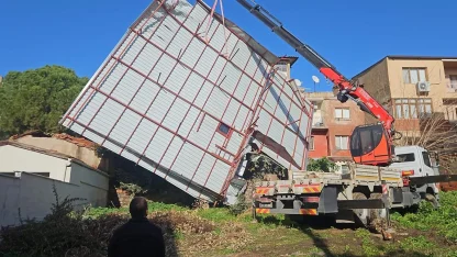 İzmir Büyükşehir'den sağanak ve fırtına mesaisi