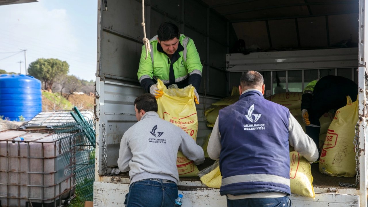 İzmir Güzelbahçe'den çiftçiye gübre desteği