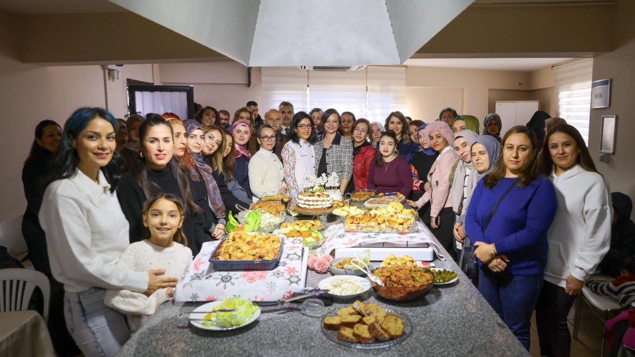 İzmir Karabağlar Mutfak Akademi’de kadın emeği taçlandı