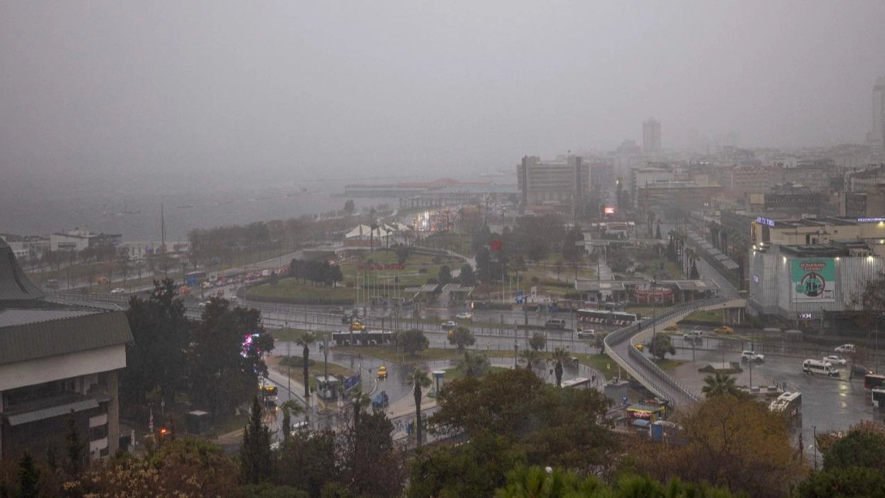 İzmir kuvvetli yağış ve fırtınaya karşı teyakkuzda