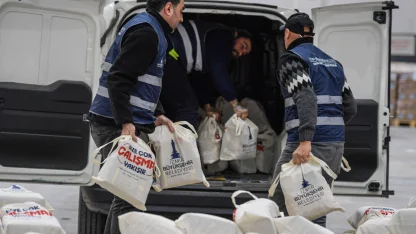 İzmir'de 24 bin haneye kahvaltı paketi dağıtımı başladı