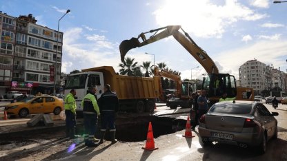 İzmir'de ana boru arızasına İZSU'dan hızlı müdahale