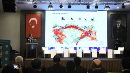 İzmir'de Başkan Tugay’dan afet yönetimi mesajı