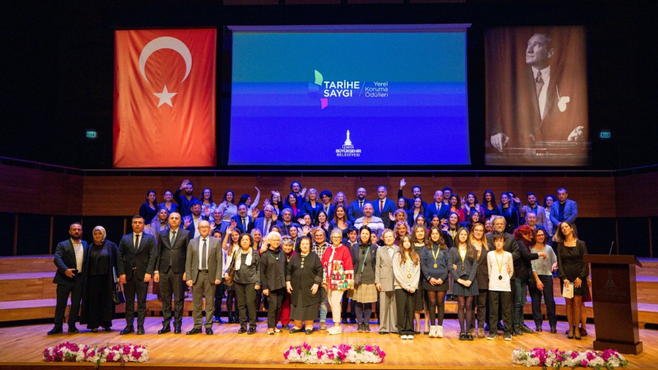 İzmir’de tarihe koruyanlar ödüllendirildi
