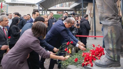 İzmir’in şehitleri Fethi Sekin ve Musa Can unutulmadı
