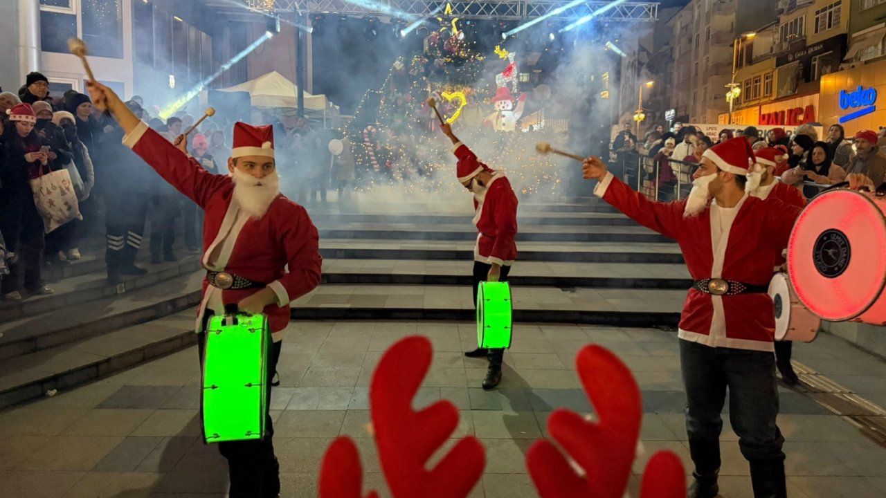 İzmit’te yılbaşı etkinlikleri ziyaretçi akınına uğradı