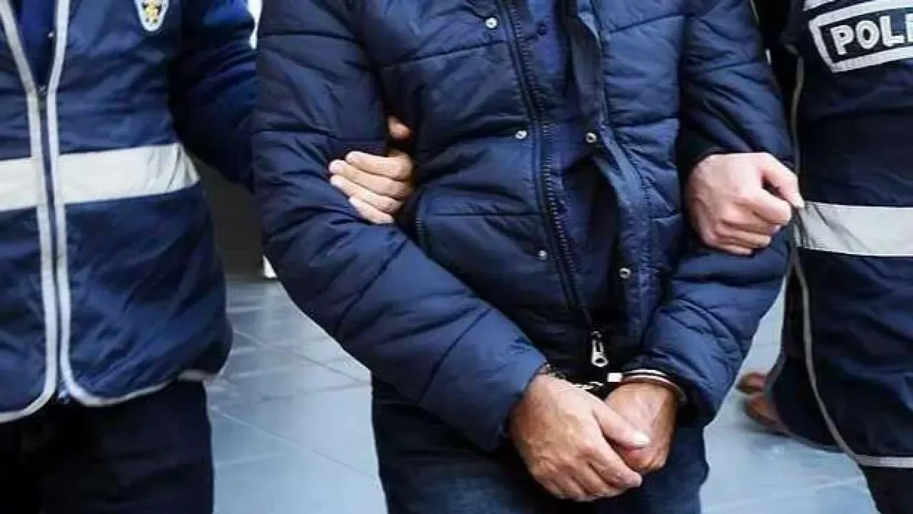Ka delinin kimliğini kullanan FETÖ'cü yakalandı