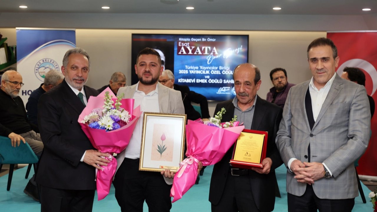 Kayseri Talas'tan Esat Ayata onuruna gece