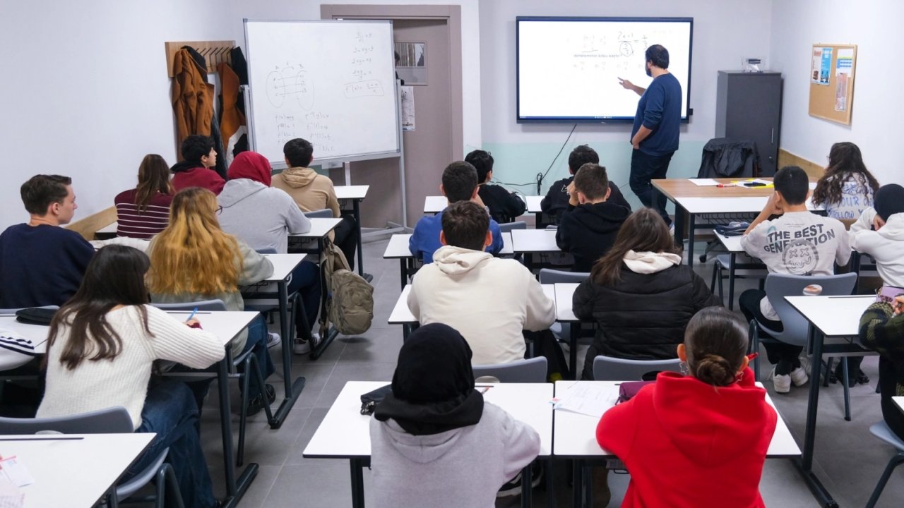 Kocaeli Büyükşehir liselileri yazılı sınavlara hazırlıyor