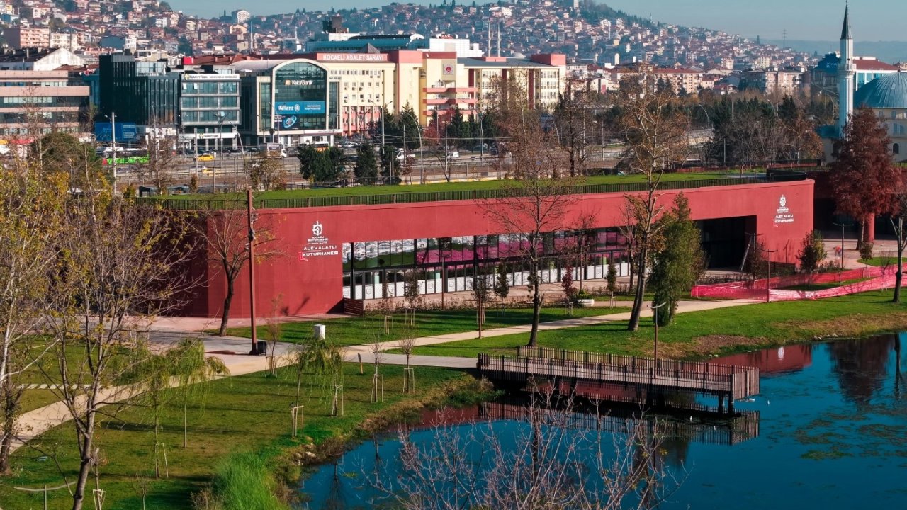 Kocaeli'de göl manzarasında ders ve okuma keyfi