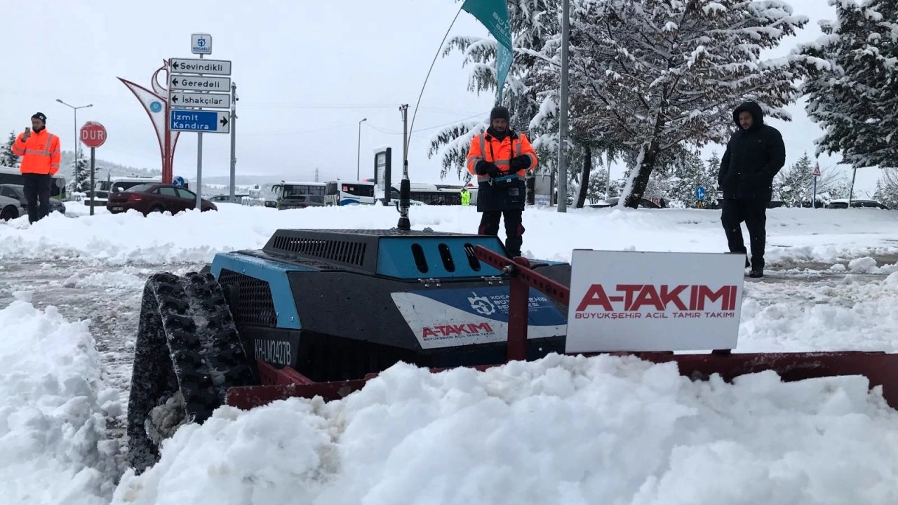Kocaeli'de karla mücadelede robotik teknoloji