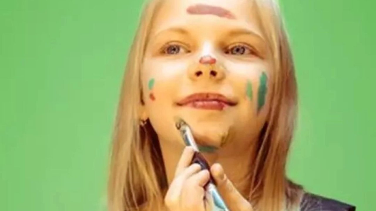 Makyaj yaşı 7–8'e düştü... Dijital içerikler çocukları etkiliyor